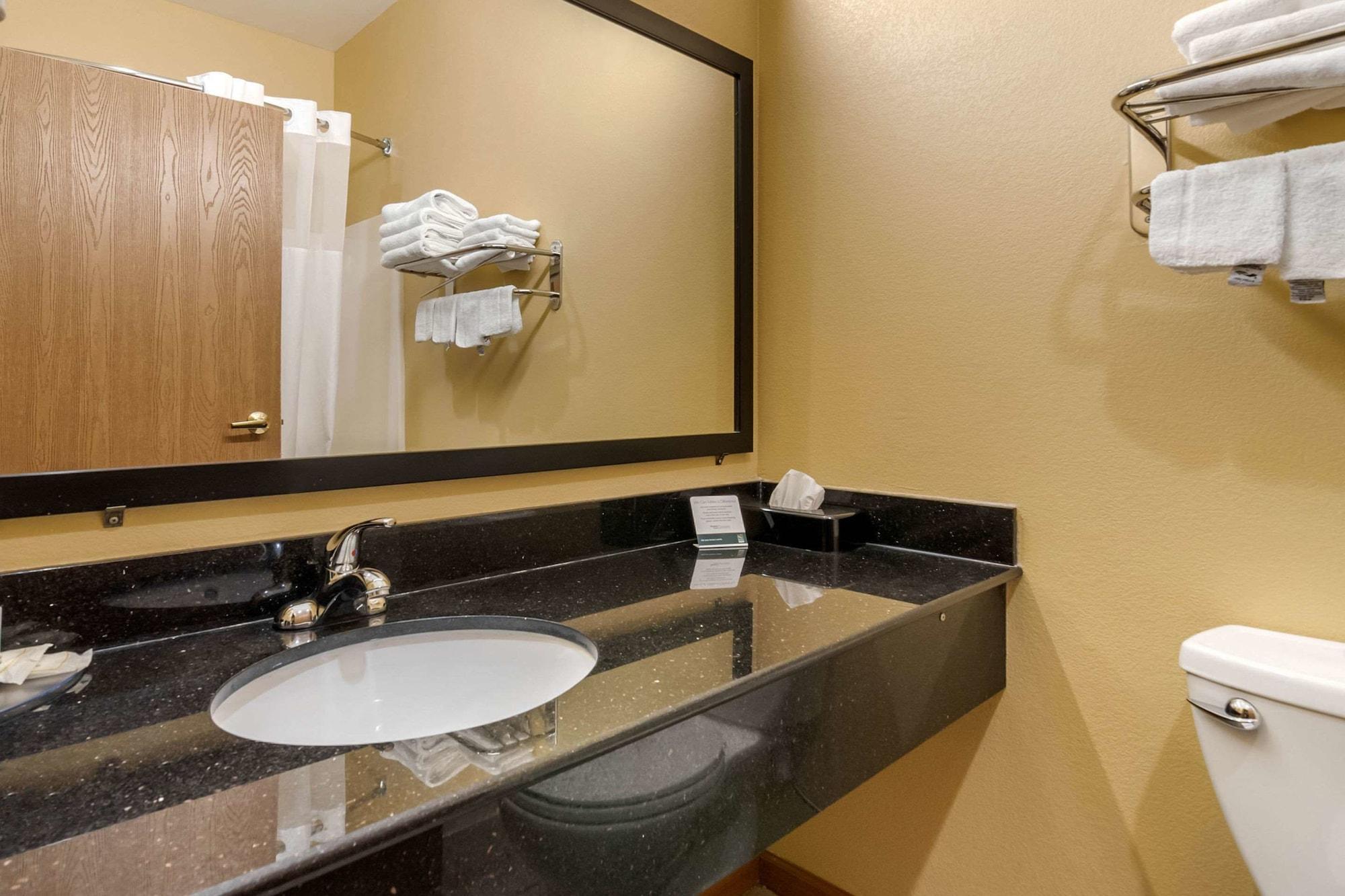 Quality Inn & Suites Lenexa Kansas City Exteriör bild